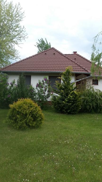 Cserkei Nyaralo Cserkeszőlő Extérieur photo