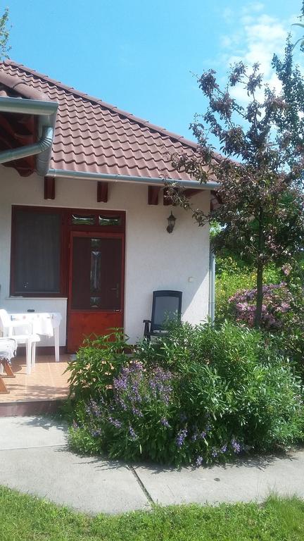 Cserkei Nyaralo Cserkeszőlő Extérieur photo